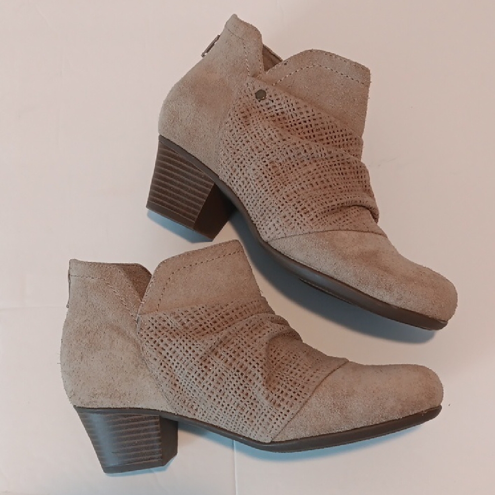 Array Women's Taupe Ankle Booties
